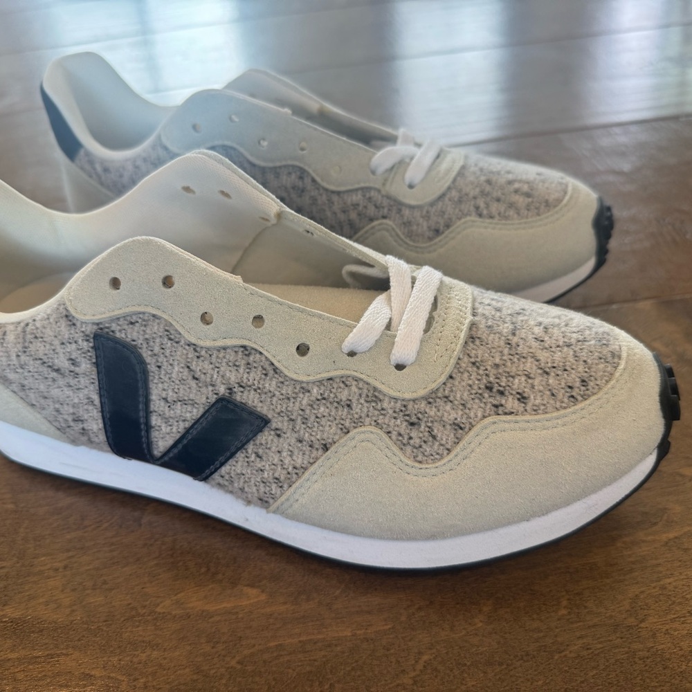 Veja Off-White Sneakers with Black Details